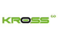 La marca Kross ofrece pastillas de freno y bandas para motos diseñadas para brindar seguridad, durabilidad y rendimiento confiable. Las pastillas de freno Kross están fabricadas con materiales que aseguran frenadas consistentes, buena respuesta y menor desgaste en uso urbano o exigente. Las bandas (correas) son componentes de transmisión resistentes que proporcionan transmisión suave de potencia y mayor vida útil. UP MOTOS S.A.S, en Rionegro, Antioquia, distribuye pastillas y bandas Kross junto con otros repuestos y accesorios, ofreciendo asesoría profesional para elegir piezas que garanticen seguridad, eficiencia y buen desempeño en cada recorrido.